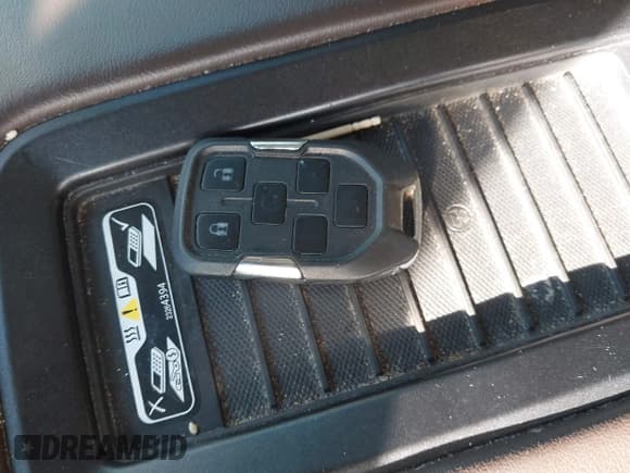 ✅ 2016 Chevrolet Suburban LTZ • VIN: 1GNSKJKC6GR139806 • Лот: 43515972. Опубликован ранее на IAAI с пробегом 189 977 миль. Бесплатный доступ к архиву аукционных продаж из США и подробный отчёт об истории автомобиля на DreamBid. Изображение 11.