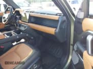 ✅ 2024 Land Rover Defender X-Dynamic SE • VIN: SALE2FEU8R2320398 • Lot: 41513491. Wystawiony na IAAI z przebiegiem 9 082 mil. Bezpłatny archiwum sprzedaży aukcyjnych z USA i szczegółowy raport historii pojazdu na DreamBid. Zdjęcie 5.