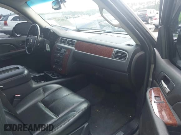 ✅ 2007 Chevrolet Avalanche LTZ • VIN: 3GNFK12377G114060 • Лот: 42663560. Опубликован ранее на IAAI с пробегом Не указан. Бесплатный доступ к архиву аукционных продаж из США и подробный отчёт об истории автомобиля на DreamBid. Изображение 5.