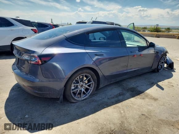 ✅ 2022 Tesla Model 3 Long Range • VIN: 5YJ3E1EB9NF243569 • Lot: 70670055. Wystawiony na Copart z przebiegiem Nie podano. Bezpłatny archiwum sprzedaży aukcyjnych z USA i szczegółowy raport historii pojazdu na DreamBid. Zdjęcie 3.