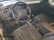 ✅ 2002 Dodge Dakota • VIN: 1B7FL16X82S590323 • Lot: 85287884. Wystawiony na Copart z przebiegiem 61 722 mil. Bezpłatny archiwum sprzedaży aukcyjnych z USA i szczegółowy raport historii pojazdu na DreamBid. Zdjęcie 8.