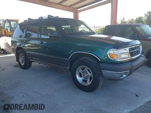 ✅ 2001 Ford Explorer XLT • VIN: 1FMZU83P81UB59874 • Лот: 43198212. Опубликован ранее на IAAI с пробегом 121 089 миль. Бесплатный доступ к архиву аукционных продаж из США и подробный отчёт об истории автомобиля на DreamBid. Изображение 1.