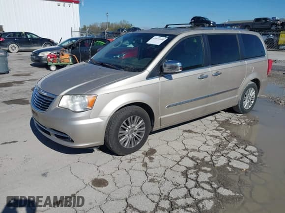 ✅ 2013 Chrysler Town & Country Limited • VIN: 2C4RC1GG1DR682485 • Лот: 43573940. Опубликован ранее на IAAI с пробегом 241 210 миль. Бесплатный доступ к архиву аукционных продаж из США и подробный отчёт об истории автомобиля на DreamBid. Изображение 2.