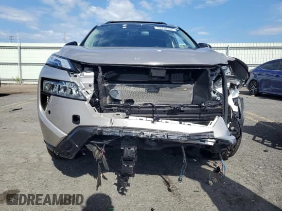 ✅ 2025 Nissan Rogue Platinum • VIN: JN8BT3DD6SW472349 • Lot: 68799345. Listed on Copart with 2,563 mi. Free auction sales archive from the USA and detailed vehicle history report at DreamBid. Image 5.