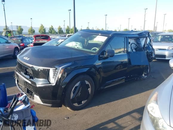 ✅ 2024 Kia EV9 Land • VIN: KNDADFS51R6038352 • Lot: 43322233. Wystawiony na IAAI z przebiegiem 7 659 mil. Bezpłatny archiwum sprzedaży aukcyjnych z USA i szczegółowy raport historii pojazdu na DreamBid. Zdjęcie 2.