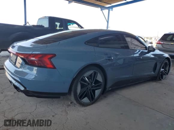 ✅ 2022 Audi RS e-tron GT • VIN: WAUAHBFW0N7902258 • Лот: 63346114. Опубликован ранее на Copart с пробегом Не указан. Бесплатный доступ к архиву аукционных продаж из США и подробный отчёт об истории автомобиля на DreamBid. Изображение 3.