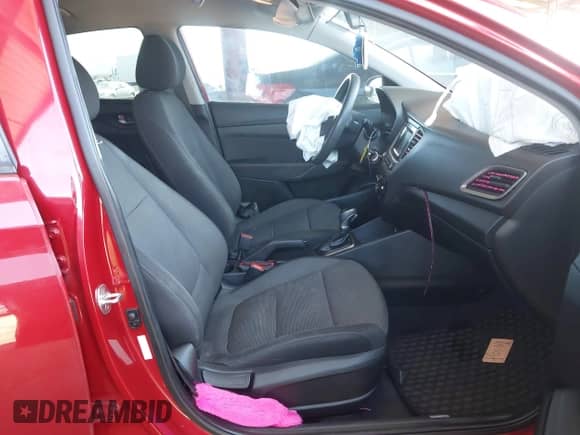 2019 Hyundai Accent SE z VIN 3KPC24A39KE045195, wystawiony jako IAAI lot #42542047 z przebiegiem 135 321 mil mil oraz . Historia ofert i sprzedaży dostępna na DreamBid. Obrazek 5.