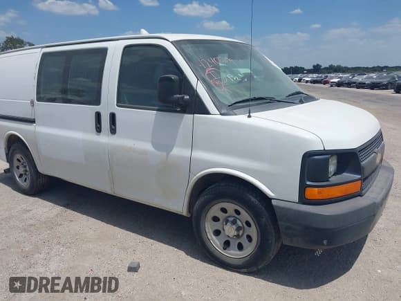 ✅ 2013 Chevrolet Express Cargo • VIN: 1GCSGAFX9D1179623 • Lot: 42405699. Wystawiony na IAAI z przebiegiem 213 830 mil. Bezpłatny archiwum sprzedaży aukcyjnych z USA i szczegółowy raport historii pojazdu na DreamBid. Zdjęcie 1.