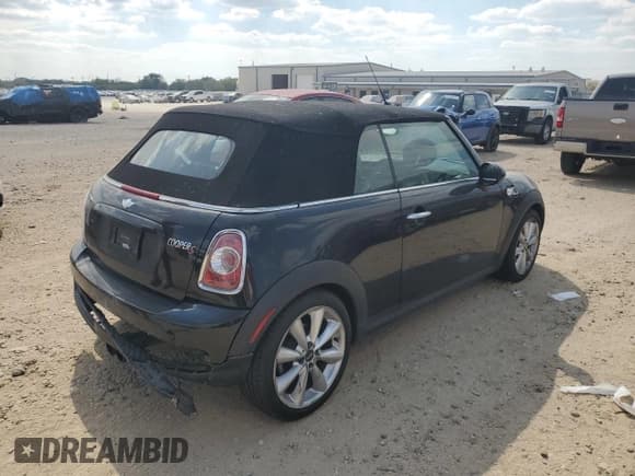 ✅ 2013 MINI Convertible S • VIN: WMWZP3C59DT550519 • Lot: 87029795. Wystawiony na Copart z przebiegiem 72 719 mil. Bezpłatny archiwum sprzedaży aukcyjnych z USA i szczegółowy raport historii pojazdu na DreamBid. Zdjęcie 3.