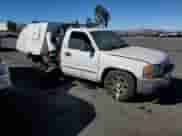 2005 GMC Sierra 1500 Work Truck с VIN 1GTEC14V85Z174832, выставлен на аукционе Copart как лот 76484214 с пробегом 305 317 миль миль и Списание • Salvage title. История ставок и продаж доступна на DreamBid. Изображение 4.