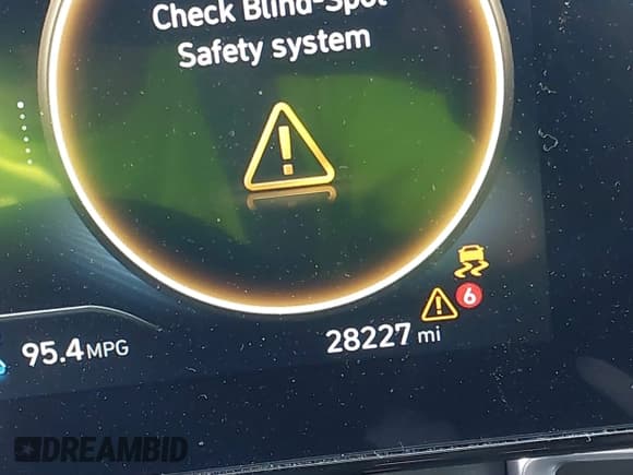 ✅ 2024 Hyundai Elantra Limited • VIN: KMHLP4DG2RU661845 • Лот: 43140671. Опубликован ранее на IAAI с пробегом 28 181 миль. Бесплатный доступ к архиву аукционных продаж из США и подробный отчёт об истории автомобиля на DreamBid. Изображение 15.