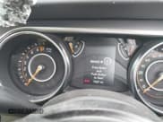 ✅ 2023 Jeep Gladiator Sport S • VIN: 1C6HJTAG8PL568624 • Lot: 43520123. Wystawiony na IAAI z przebiegiem 7 427 mil. Bezpłatny archiwum sprzedaży aukcyjnych z USA i szczegółowy raport historii pojazdu na DreamBid. Zdjęcie 7.