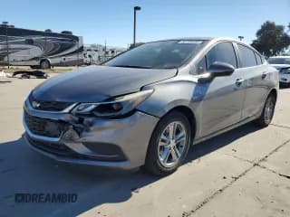 ✅ 2018 Chevrolet Cruze LT • VIN: 1G1BE5SM5J7136150 • Lot: 82736055. Listed on Copart with 138,719 mi. Free auction sales archive from the USA and detailed vehicle history report at DreamBid. Image 1.
