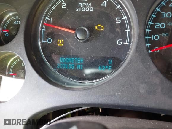 ✅ 2010 Chevrolet Suburban LS • VIN: 1GNUCHE01AR174986 • Lot: 41697401. Listed on IAAI with 333,135 mi. Free auction sales archive from the USA and detailed vehicle history report at DreamBid. Image 15.