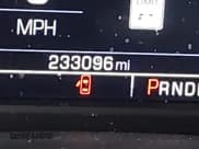 ✅ 2018 Chevrolet Suburban LT • VIN: 1GNSCHKC6JR129774 • Лот: 43885151. Опубликован ранее на IAAI с пробегом 233 096 миль. Бесплатный доступ к архиву аукционных продаж из США и подробный отчёт об истории автомобиля на DreamBid. Изображение 15.