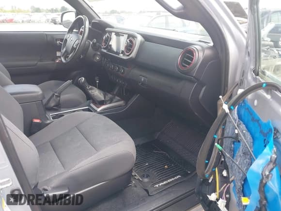 ✅ 2019 Toyota Tacoma SR • VIN: 5TFCZ5AN3KX187982 • Lot: 42789680. Listed on IAAI with 45,697 mi. Free auction sales archive from the USA and detailed vehicle history report at DreamBid. Image 5.