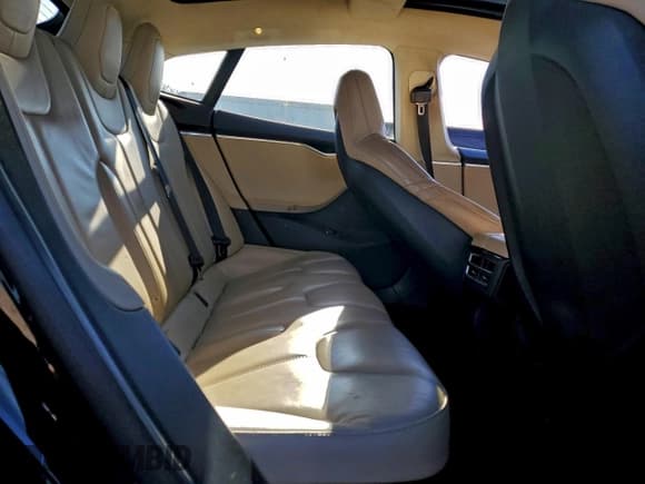 ✅ 2015 Tesla Model S 85D • VIN: 5YJSA1E26FF118649 • Лот: 96678715. Опубликован ранее на Copart с пробегом 164 031 миль. Бесплатный доступ к архиву аукционных продаж из США и подробный отчёт об истории автомобиля на DreamBid. Изображение 10.