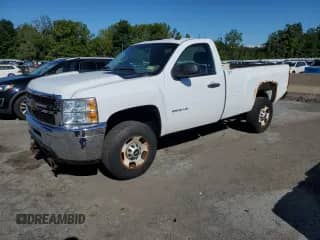 2013 Chevrolet Silverado 2500HD Work Truck z VIN 1GC0KVCG3DZ276500, wystawiony jako Copart lot #70492985 z przebiegiem 132 710 mil mil oraz Czysty tytuł • Clean title. Historia ofert i sprzedaży dostępna na DreamBid. Obrazek 1.