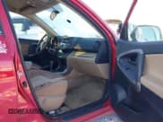 ✅ 2010 Toyota RAV4 • VIN: JTMBF4DV6AD022261 • Лот: 43864175. Опубликован ранее на IAAI с пробегом 229 744 миль. Бесплатный доступ к архиву аукционных продаж из США и подробный отчёт об истории автомобиля на DreamBid. Изображение 5.