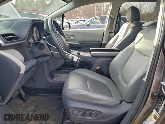 ✅ 2021 Toyota Sienna XLE • VIN: 5TDYRKEC6MS033577 • Lot: 95897355. Wystawiony na Copart z przebiegiem 58 436 mil. Bezpłatny archiwum sprzedaży aukcyjnych z USA i szczegółowy raport historii pojazdu na DreamBid. Zdjęcie 7.