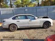 ✅ 2025 BMW 7 Series 740i xDrive • VIN: WBA33EH0XSCU64997 • Lot: 43517267. Wystawiony na IAAI z przebiegiem 8 443 mil. Bezpłatny archiwum sprzedaży aukcyjnych z USA i szczegółowy raport historii pojazdu na DreamBid. Zdjęcie 13.