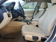 ✅ 2015 BMW 3 Series 320i xDrive • VIN: WBA3C3G56FNS73069 • Лот: 80637165. Опубликован ранее на Copart с пробегом 185 372 миль. Бесплатный доступ к архиву аукционных продаж из США и подробный отчёт об истории автомобиля на DreamBid. Изображение 7.