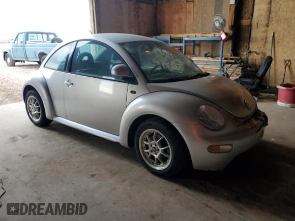 ✅ 2000 Volkswagen Beetle GLS • VIN: 3VWCF21CXYM460045 • Лот: 51130575. Опубликован ранее на Copart с пробегом 201 289 миль. Бесплатный доступ к архиву аукционных продаж из США и подробный отчёт об истории автомобиля на DreamBid. Изображение 4.