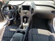 ✅ 2015 Chevrolet Volt • VIN: 1G1RA6E43FU115799 • Lot: 62440674. Wystawiony na Copart z przebiegiem 146 339 mil. Bezpłatny archiwum sprzedaży aukcyjnych z USA i szczegółowy raport historii pojazdu na DreamBid. Zdjęcie 8.