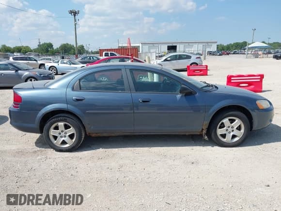 ✅ 2002 Dodge Stratus SXT • VIN: 1B3EL46X52N109893 • Lot: 42637795. Wystawiony na IAAI z przebiegiem 200 036 mil. Bezpłatny archiwum sprzedaży aukcyjnych z USA i szczegółowy raport historii pojazdu na DreamBid. Zdjęcie 13.