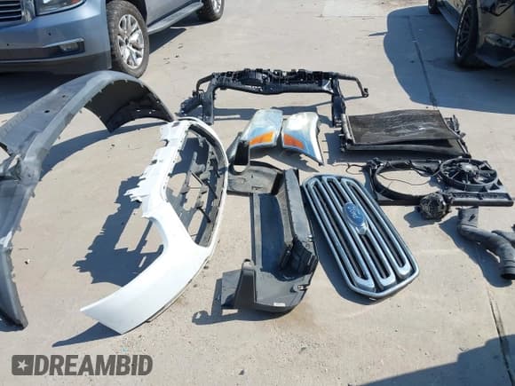 ✅ 2016 Ford Transit Cargo • VIN: 1FTYR1ZM5GKB19911 • Lot: 43136034. Wystawiony na IAAI z przebiegiem 185 728 mil. Bezpłatny archiwum sprzedaży aukcyjnych z USA i szczegółowy raport historii pojazdu na DreamBid. Zdjęcie 12.