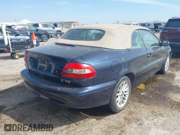 ✅ 2000 Volvo C70 • VIN: YV1NC56D1YJ011979 • Лот: 41879498. Опубликован ранее на IAAI с пробегом 142 088 миль. Бесплатный доступ к архиву аукционных продаж из США и подробный отчёт об истории автомобиля на DreamBid. Изображение 4.