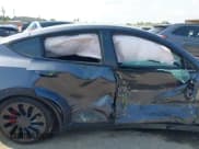 ✅ 2023 Tesla Model Y Performance • VIN: 7SAYGDEFXPF711562 • Lot: 43081300. Wystawiony na IAAI z przebiegiem Nie podano. Bezpłatny archiwum sprzedaży aukcyjnych z USA i szczegółowy raport historii pojazdu na DreamBid. Zdjęcie 12.