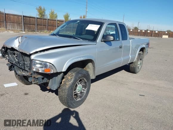 ✅ 2004 Dodge Dakota • VIN: 1D7HG12KX4S713541 • Lot: 43611680. Wystawiony na IAAI z przebiegiem 186 687 mil. Bezpłatny archiwum sprzedaży aukcyjnych z USA i szczegółowy raport historii pojazdu na DreamBid. Zdjęcie 2.