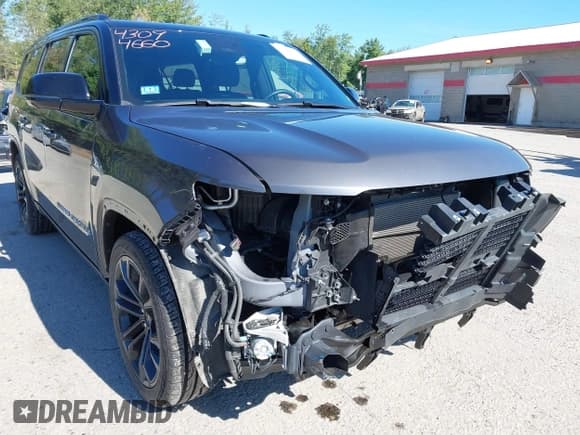 ✅ 2024 Jeep Grand Wagoneer Series II • VIN: 1C4SJSFPXRS107550 • Lot: 43094660. Wystawiony na IAAI z przebiegiem 30 577 mil. Bezpłatny archiwum sprzedaży aukcyjnych z USA i szczegółowy raport historii pojazdu na DreamBid. Zdjęcie 6.