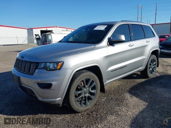 ✅ 2017 Jeep Grand Cherokee Altitude • VIN: 1C4RJFAG6HC925072 • Lot: 43470599. Wystawiony na IAAI z przebiegiem 122 598 mil. Bezpłatny archiwum sprzedaży aukcyjnych z USA i szczegółowy raport historii pojazdu na DreamBid. Zdjęcie 17.