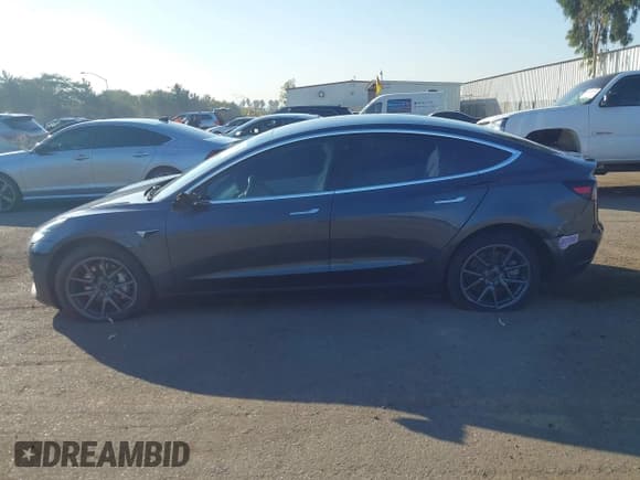 ✅ 2018 Tesla Model 3 Long Range Battery • VIN: 5YJ3E1EB3JF116178 • Lot: 43657366. Wystawiony na IAAI z przebiegiem 107 110 mil. Bezpłatny archiwum sprzedaży aukcyjnych z USA i szczegółowy raport historii pojazdu na DreamBid. Zdjęcie 14.