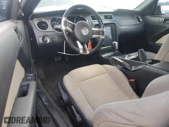 2014 Ford Mustang V6 с VIN 1ZVBP8EM4E5302090, выставлен на аукционе Copart как лот 87408335 с пробегом 127 816 миль миль и Списание • Salvage title. История ставок и продаж доступна на DreamBid. Изображение 8.