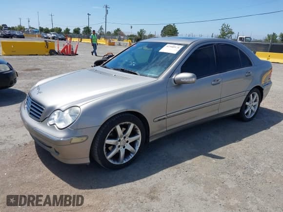 ✅ 2004 Mercedes-Benz C 230 Kompressor • VIN: WDBRF40J64F459900 • Лот: 42500575. Опубликован ранее на IAAI с пробегом 231 657 миль. Бесплатный доступ к архиву аукционных продаж из США и подробный отчёт об истории автомобиля на DreamBid. Изображение 17.