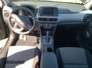 ✅ 2018 Hyundai Kona SE • VIN: KM8K1CAA6JU112662 • Лот: 66392313. Опубликован ранее на Copart с пробегом 65 938 миль. Бесплатный доступ к архиву аукционных продаж из США и подробный отчёт об истории автомобиля на DreamBid. Изображение 8.