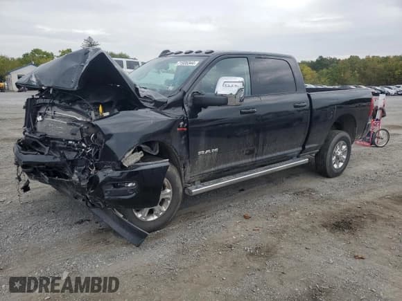 ✅ 2023 Ram 2500 Laramie • VIN: 3C6UR5FL4PG580565 • Lot: 71935344. Wystawiony na Copart z przebiegiem 13 939 mil. Bezpłatny archiwum sprzedaży aukcyjnych z USA i szczegółowy raport historii pojazdu na DreamBid. Zdjęcie 1.