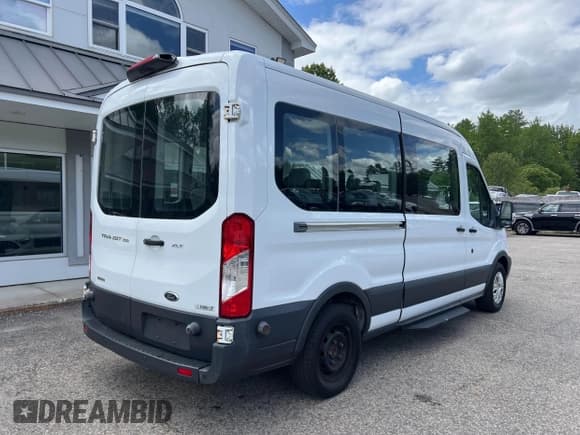 ✅ 2018 Ford Transit XL • VIN: 1FBZX2CG8JKA08901 • Lot: 42409721. Wystawiony na IAAI z przebiegiem 329 422 mil. Bezpłatny archiwum sprzedaży aukcyjnych z USA i szczegółowy raport historii pojazdu na DreamBid. Zdjęcie 4.