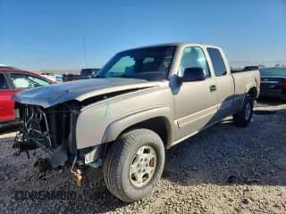 ✅ 2003 Chevrolet Silverado 1500 LS • VIN: 2GCEK19T931255287 • Лот: 85902025. Опубликован ранее на Copart с пробегом 145 978 миль. Бесплатный доступ к архиву аукционных продаж из США и подробный отчёт об истории автомобиля на DreamBid. Изображение 1.