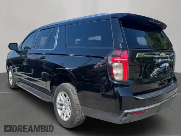 ✅ 2021 Chevrolet Suburban LT • VIN: 1GNSCCKD2MR303016 • Лот: 61634185. Опубликован ранее на Copart с пробегом 244 286 миль. Бесплатный доступ к архиву аукционных продаж из США и подробный отчёт об истории автомобиля на DreamBid. Изображение 3.