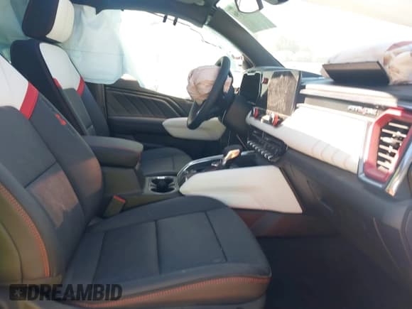 ✅ 2024 GMC Canyon 4WD AT4X • VIN: 1GTP6EEK6R1250127 • Lot: 41823196. Wystawiony na IAAI z przebiegiem 1 574 mil. Bezpłatny archiwum sprzedaży aukcyjnych z USA i szczegółowy raport historii pojazdu na DreamBid. Zdjęcie 5.