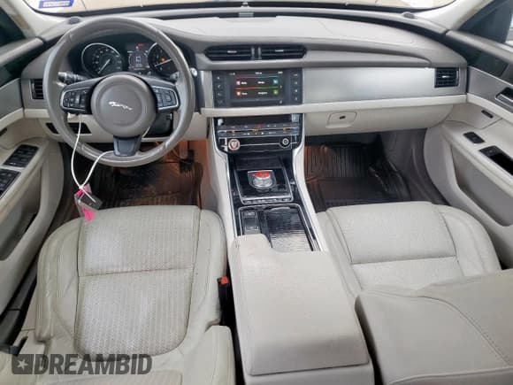 ✅ 2016 Jaguar XF 35t Prestige • VIN: SAJBE4BV9GCY02597 • Lot: 69986905. Wystawiony na Copart z przebiegiem 73 398 mil. Bezpłatny archiwum sprzedaży aukcyjnych z USA i szczegółowy raport historii pojazdu na DreamBid. Zdjęcie 8.