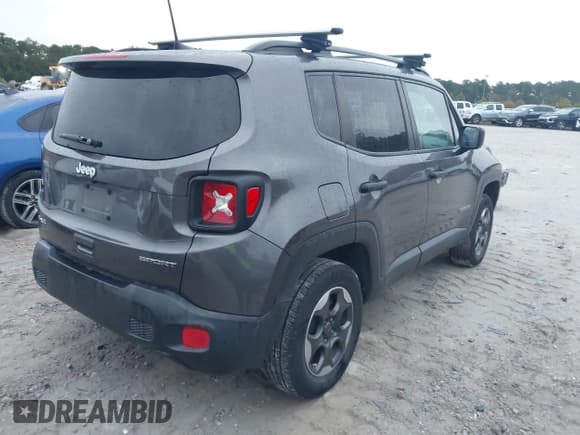 ✅ 2018 Jeep Renegade Upland • VIN: ZACCJBAB4JPH74608 • Lot: 43488294. Wystawiony na IAAI z przebiegiem 77 556 mil. Bezpłatny archiwum sprzedaży aukcyjnych z USA i szczegółowy raport historii pojazdu na DreamBid. Zdjęcie 4.