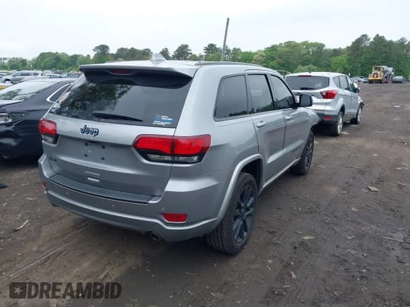 ✅ 2020 Jeep Grand Cherokee Laredo E • VIN: 1C4RJFAG3LC199485 • Lot: 42276411. Listed on IAAI with 109,489 mi. Free auction sales archive from the USA and detailed vehicle history report at DreamBid. Image 4.