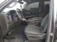 ✅ 2021 Chevrolet Silverado 1500 RST • VIN: 3GCPWDED5MG428938 • Lot: 64185974. Wystawiony na Copart z przebiegiem 55 994 mil. Bezpłatny archiwum sprzedaży aukcyjnych z USA i szczegółowy raport historii pojazdu na DreamBid. Zdjęcie 7.