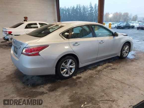 ✅ 2015 Nissan Altima S • VIN: 1N4AL3AP1FN402653 • Lot: 43698230. Wystawiony na IAAI z przebiegiem 159 312 mil. Bezpłatny archiwum sprzedaży aukcyjnych z USA i szczegółowy raport historii pojazdu na DreamBid. Zdjęcie 4.