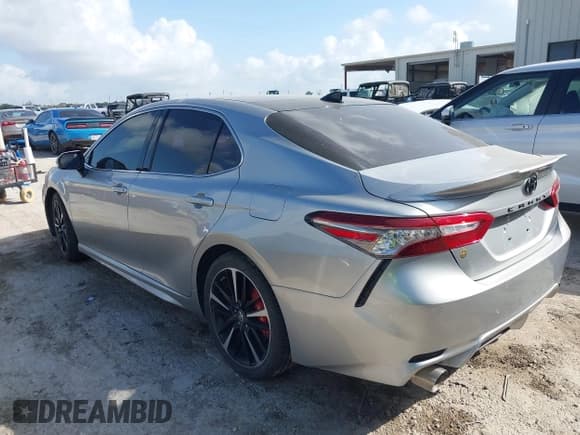 ✅ 2018 Toyota Camry XSE • VIN: 4T1BZ1HK6JU018325 • Лот: 42526327. Опубликован ранее на IAAI с пробегом 108 339 миль. Бесплатный доступ к архиву аукционных продаж из США и подробный отчёт об истории автомобиля на DreamBid. Изображение 3.